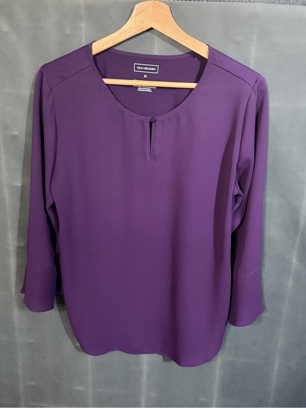 Van Heusen Women’s Purple Keyhole Blouse Size Medium 3/4 Sleeve Career Top